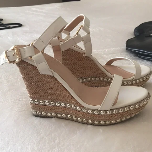 Venus, Ladies, Elegant White & Silver Embellishment Wedge Sandals. Size 6.5 - Picture 2 of 12
